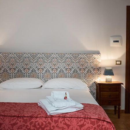 Cabrera House Bed & Breakfast Pozzallo Eksteriør bilde